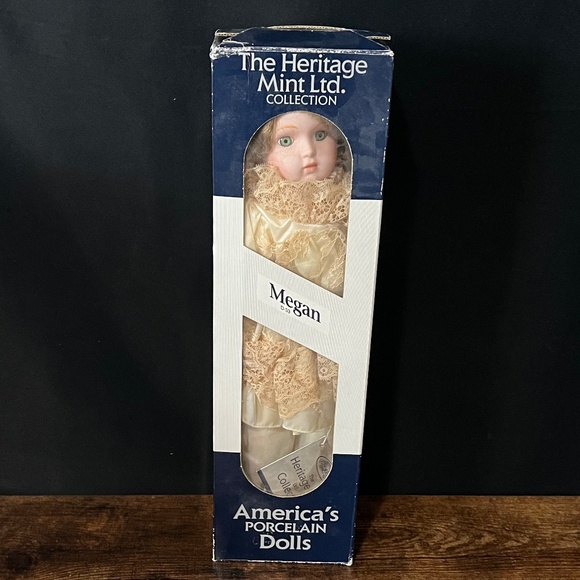 THE HERITAGE MINT LTD COLLECTION Megan 16" Porcelain Doll - Picture 2 of 10
